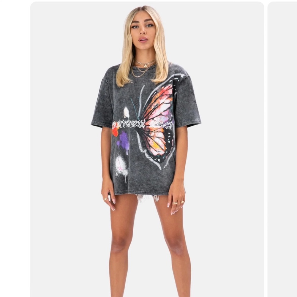 Oversized graphic tee